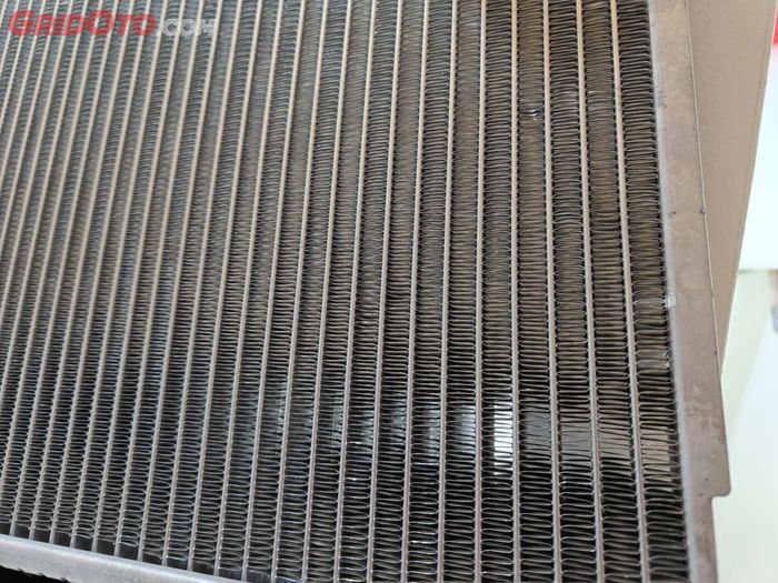 Menjaga Performa Optimal Panduan Lengkap Tips Membersihkan Kisi Kisi Radiator Dari Kotoran