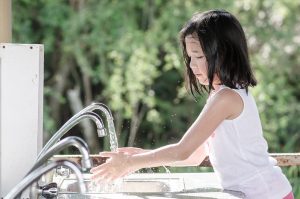 Pentingnya Melatih Anak Untuk Selalu Mencuci Kaki Sebelum Tidur Fondasi Kesehatan Dan Kebiasaan Baik